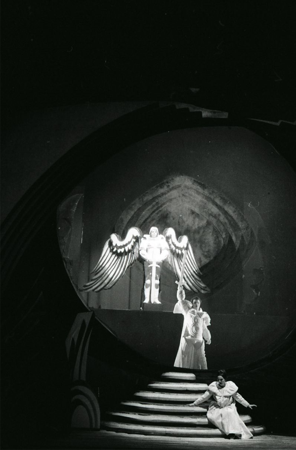 Una trasposizione teatrale de L’Angelo di fuoco, 1973